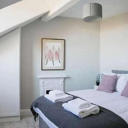Valley Road, Fabulous 4 Bedroom House Holiday home *