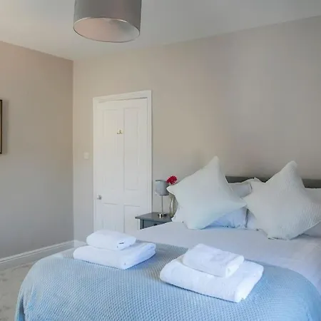 Valley Road, Fabulous 4 Bedroom House Сasa de vacaciones Harrogate