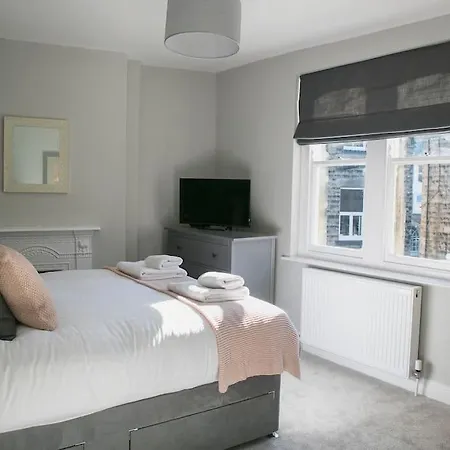 Valley Road, Fabulous 4 Bedroom House Сasa de vacaciones Harrogate