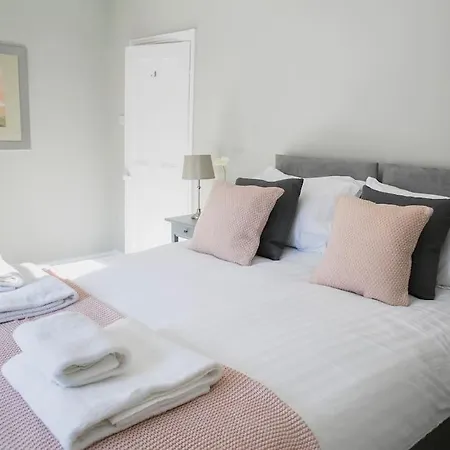 Semesterbostad Valley Road, Fabulous 4 Bedroom House