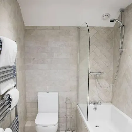 Valley Road, Fabulous 4 Bedroom House Semesterbostad *