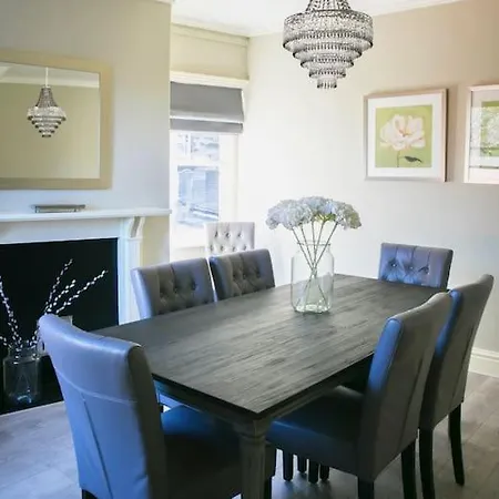 Valley Road, Fabulous 4 Bedroom House ハロゲート